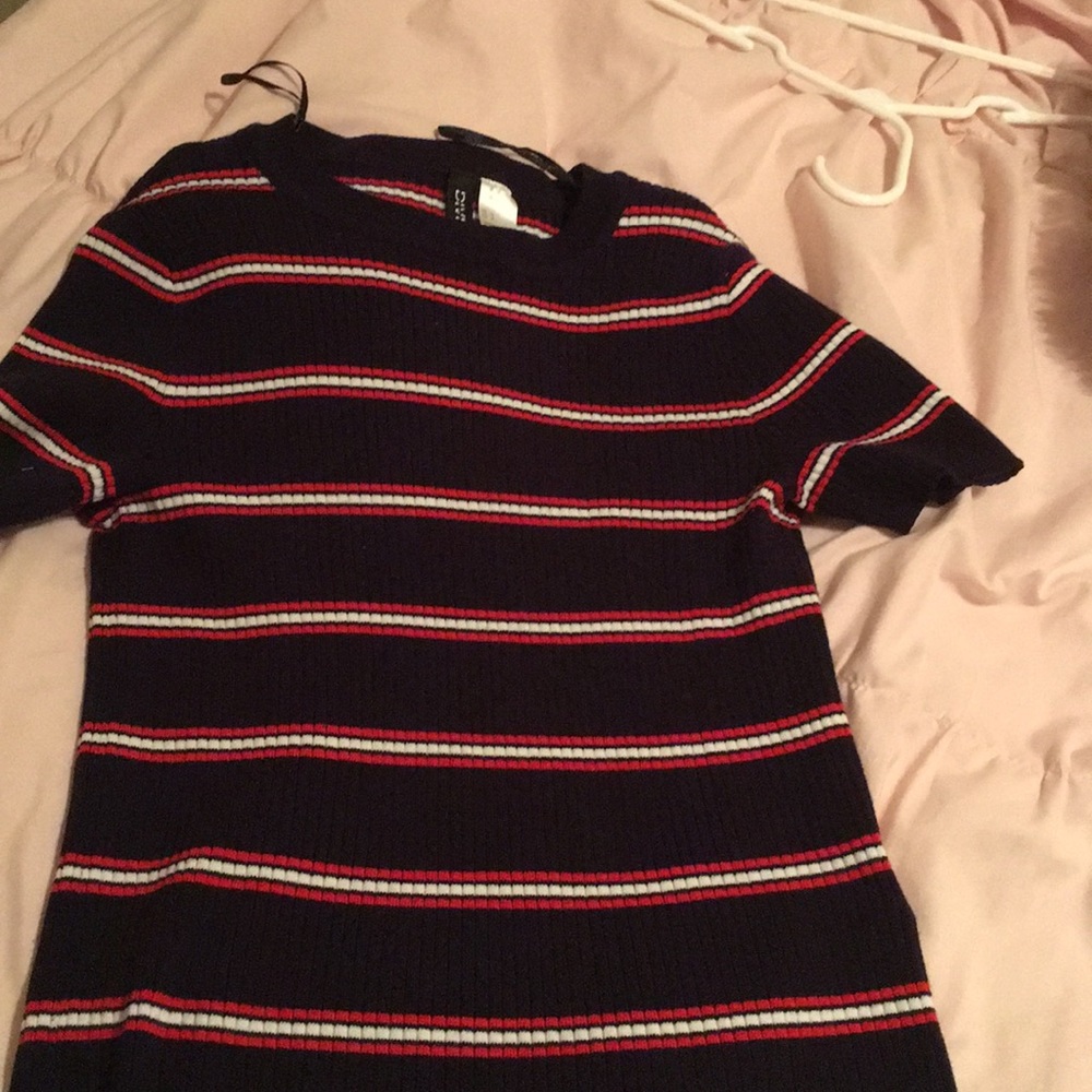 A kind of cropped shirt